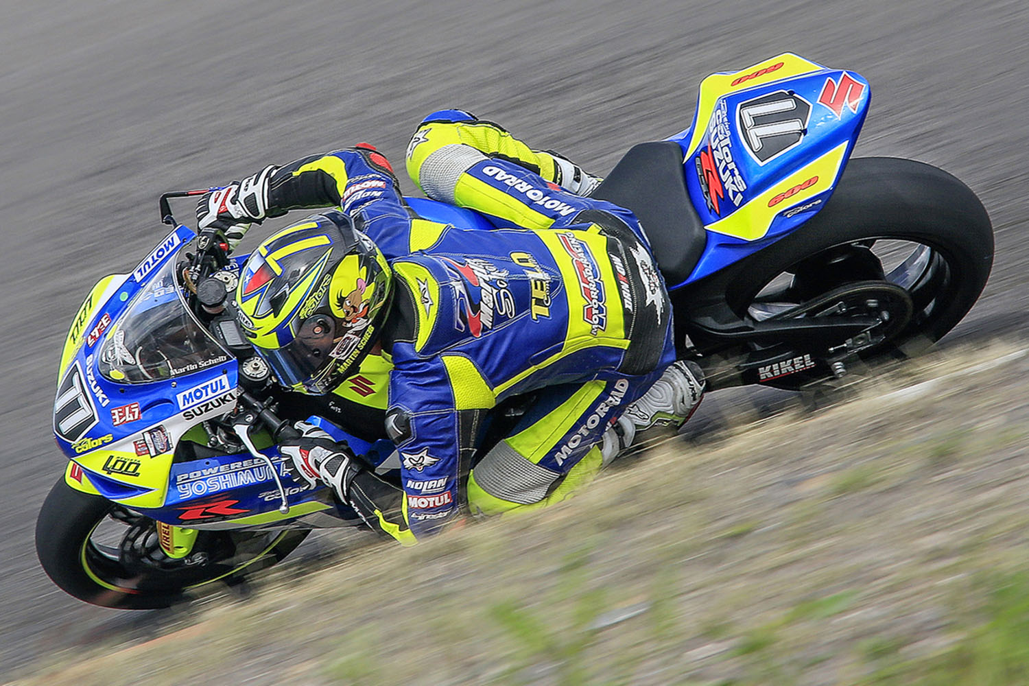 Motorcycling 32